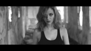 Lolas – “Quiero Mas” Official Music Video